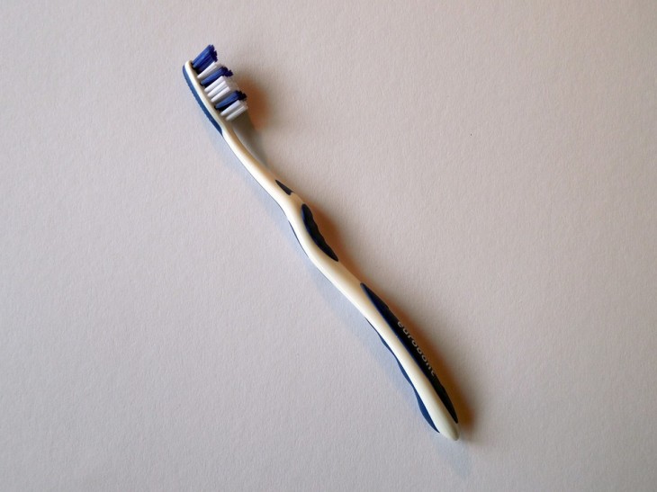 toothbrush-674653_960_720